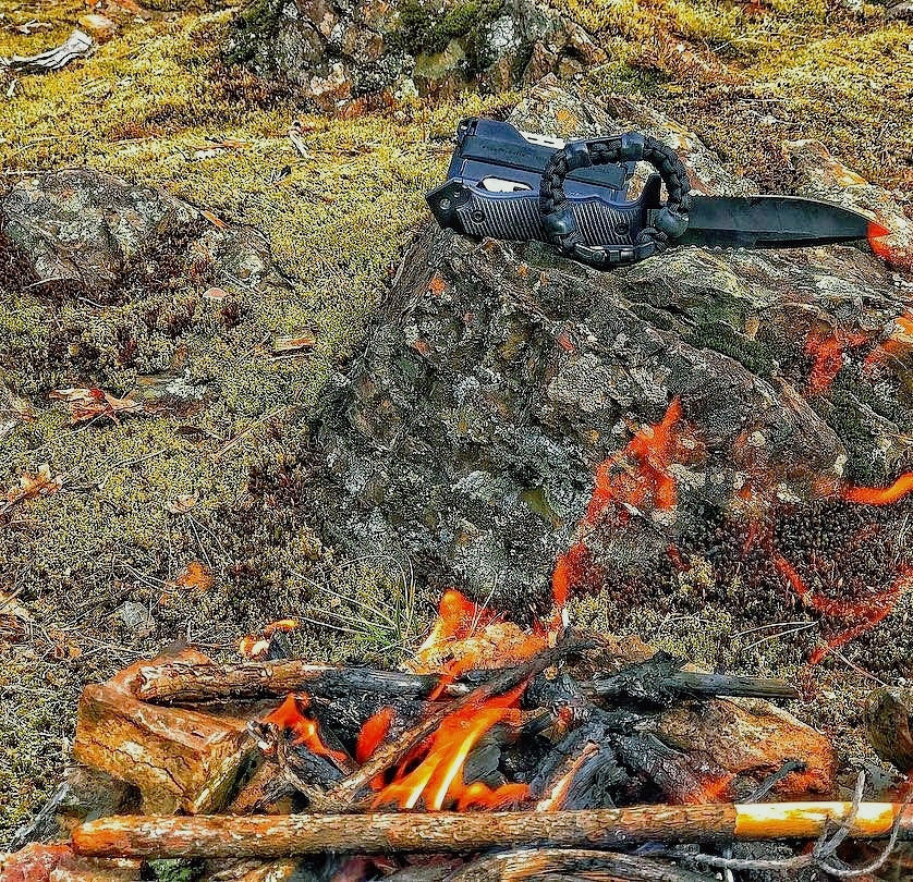 Camper Strap - Outdoor, Hike, & Kayak ready Survival Fire Starter Paracord Bracelet.