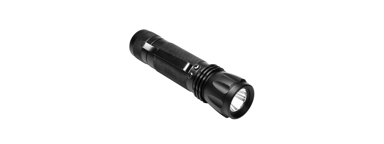 NCSTAR TACTICAL LED FLASHLIGHT UNIT - WITH WEAVER MOUNT